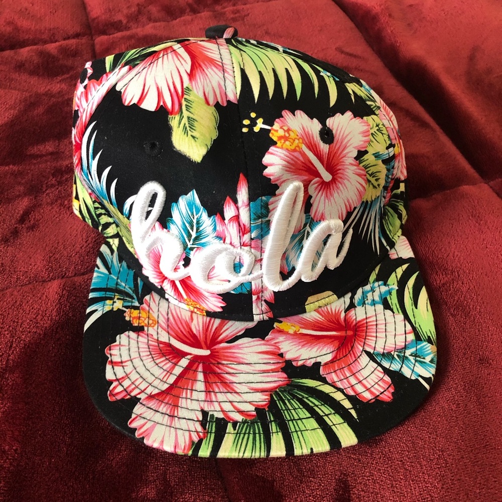 HOLA hat